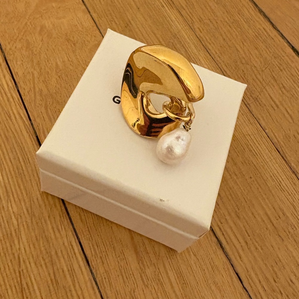 Givenchy ring - Picture 2 of 3